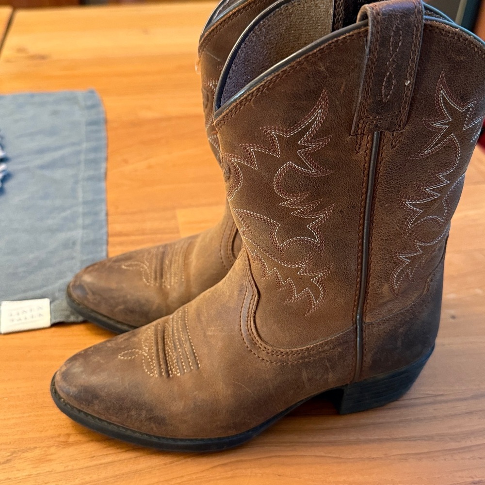 Ariat Kids Brown Boots - Picture 2 of 6